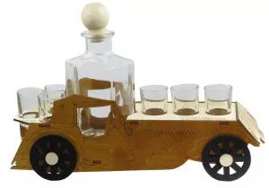 Drevený stojan s karafou a pohárikmi – retro automobil