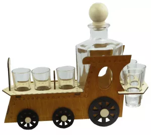 Drevený stojan s karafou a pohárikmi – vlak