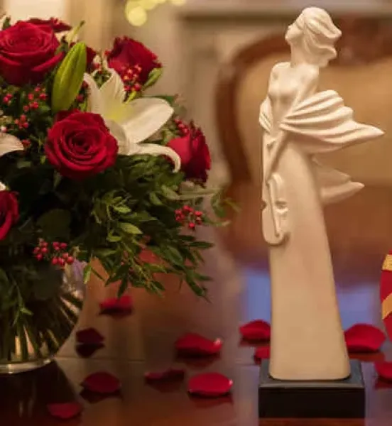 Majestátny porcelánový anjel