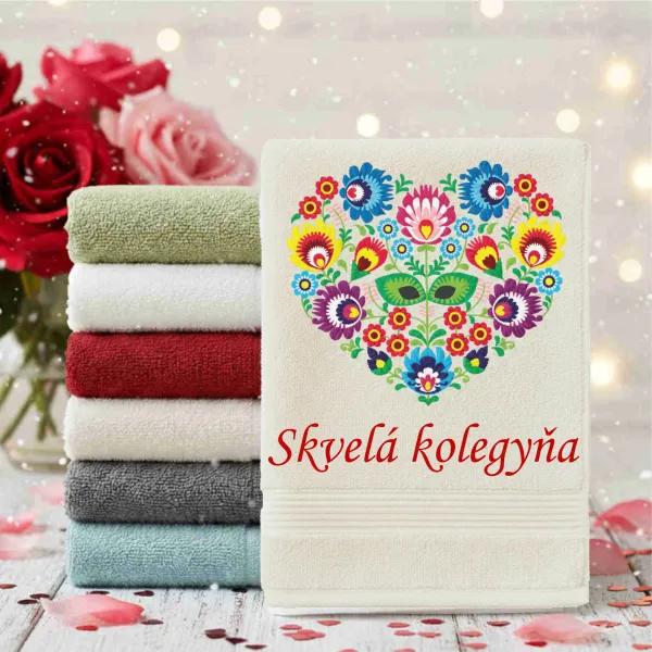 Osuška s folklórnym srdcom pre skvelú kolegyňu.