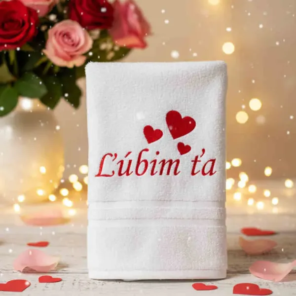 Osuška s nápisom ľúbim ťa a srdiečkami
