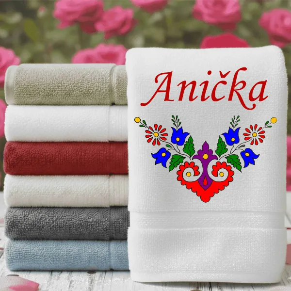 Osuška s folklórnym vzorom  a s menom na želanie